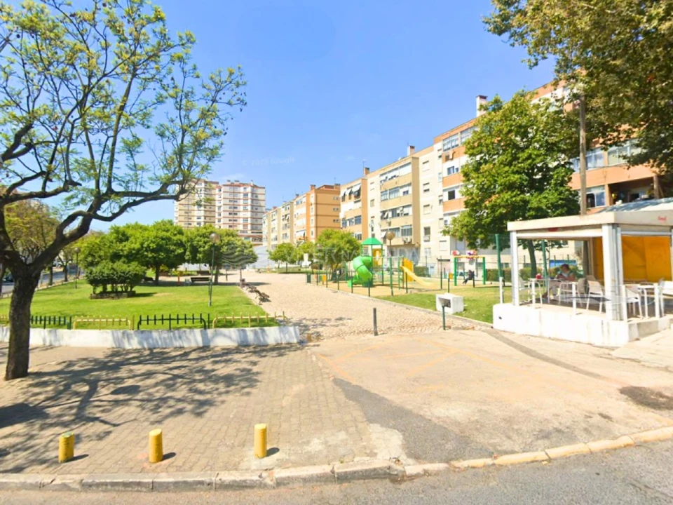 Loja para Venda em Póvoa de Santo Adrião e Olival Basto Foto 7