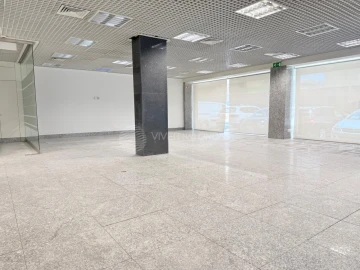 Loja para Venda em Póvoa de Santo Adrião e Olival Basto
