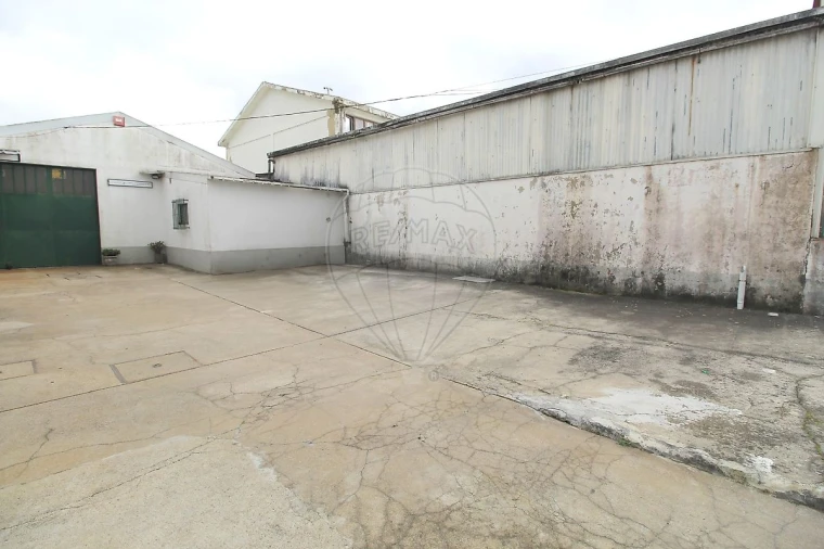 Garagem para Venda em Rio Tinto Foto 2