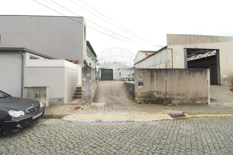 Garagem para Venda em Rio Tinto Foto 3