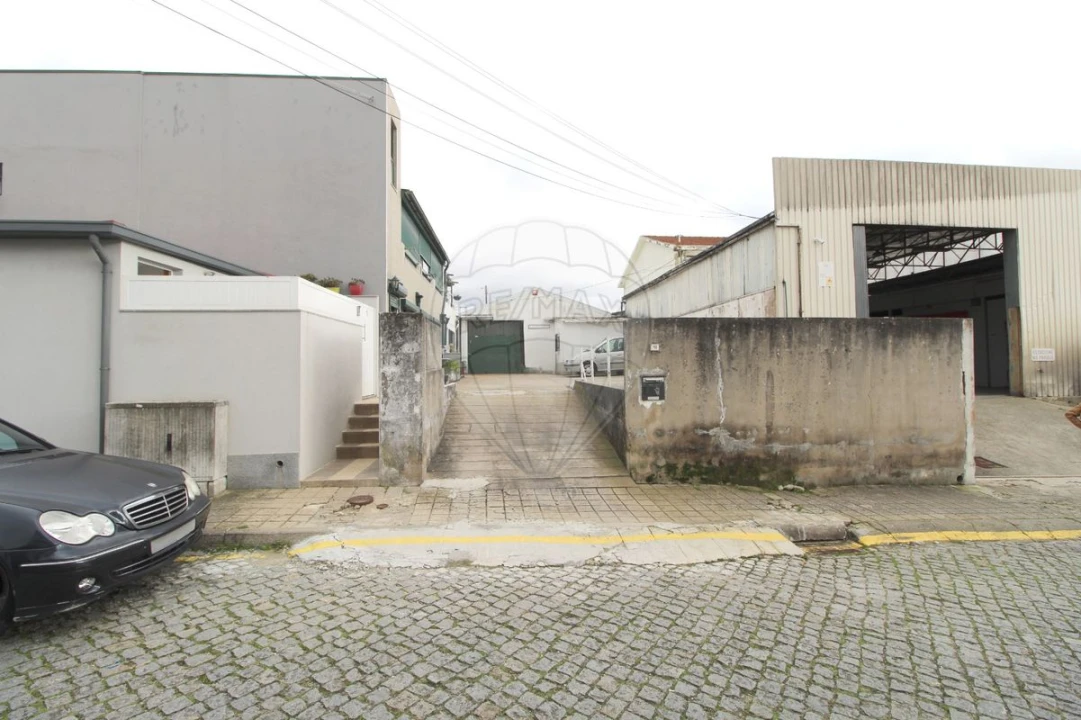 Garagem para Venda em Rio Tinto Foto 3