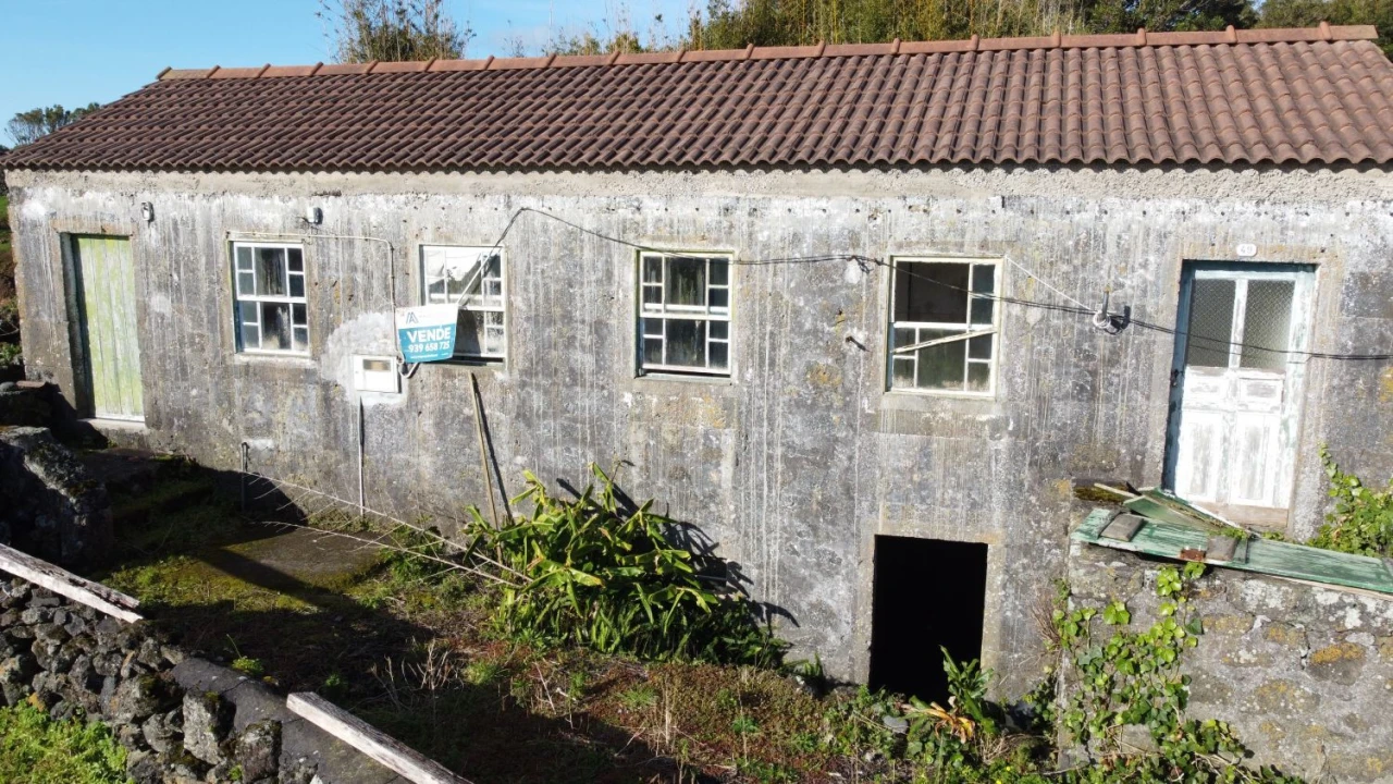 Moradia T2 para Venda em Lajes do Pico Foto 17