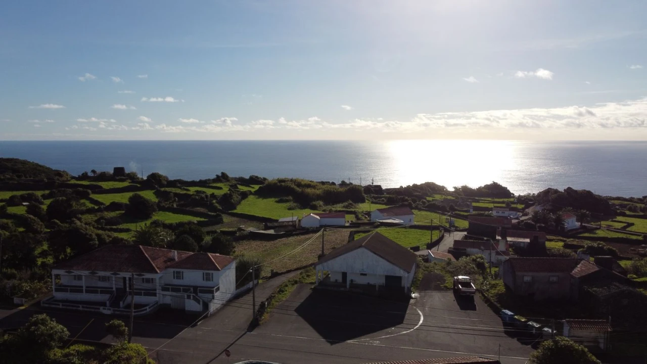 Moradia T2 para Venda em Lajes do Pico Foto 19