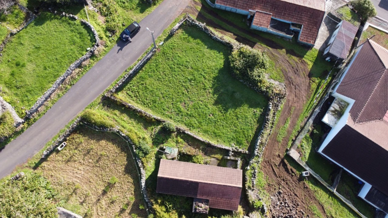 Moradia T2 para Venda em Lajes do Pico Foto 4