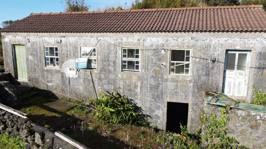 Moradia T2 para Venda em Lajes do Pico Foto 17