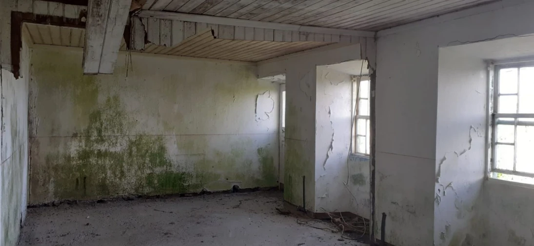 Moradia T2 para Venda em Lajes do Pico Foto 9