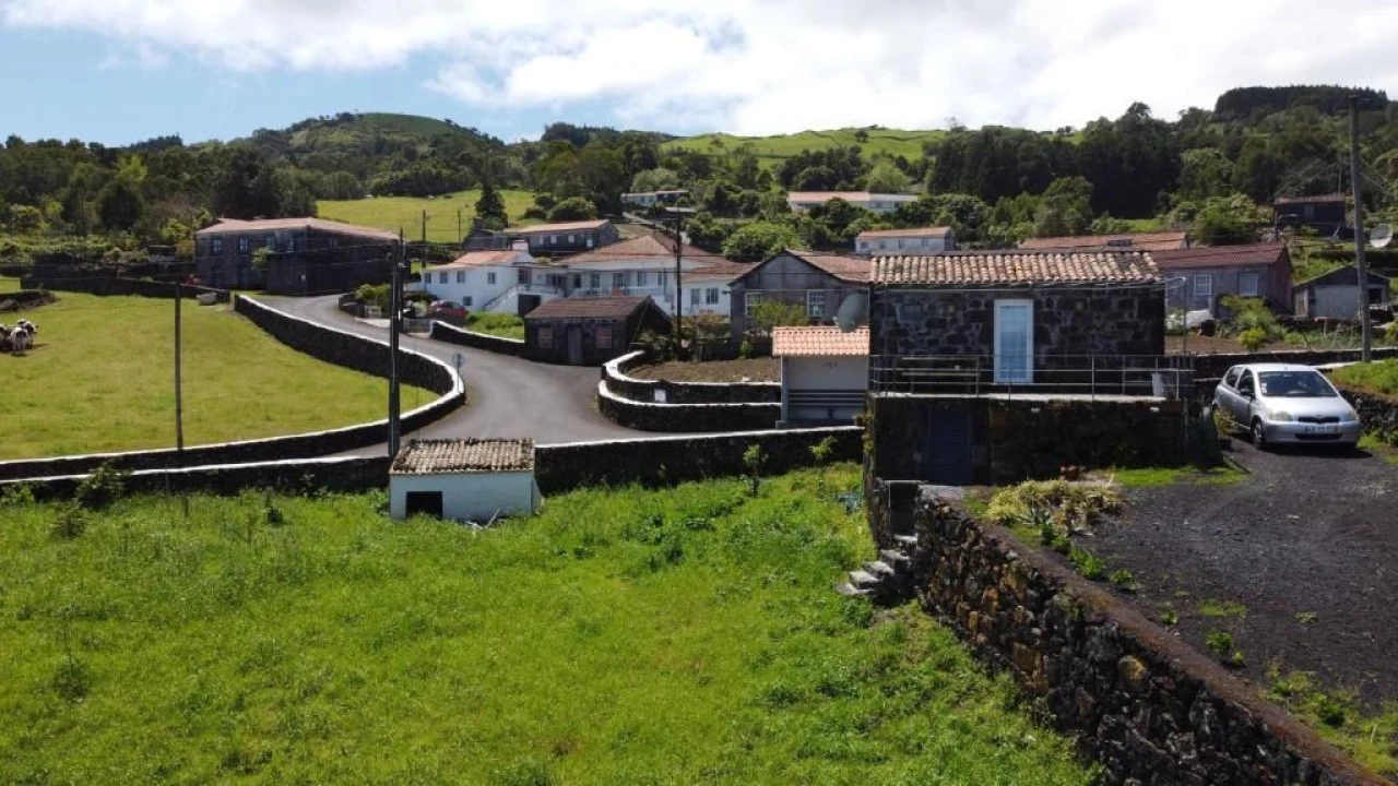 Moradia T3 para Venda em Ribeirinha Foto 29