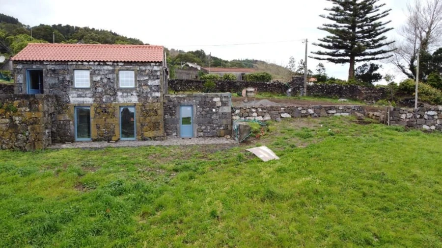 Moradia T3 para Venda em Ribeirinha Foto 6