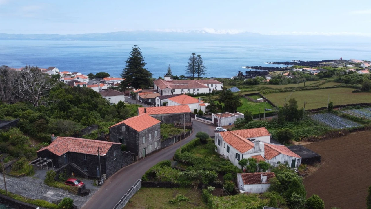 Moradia T5 para Venda em São Roque do Pico Foto 4