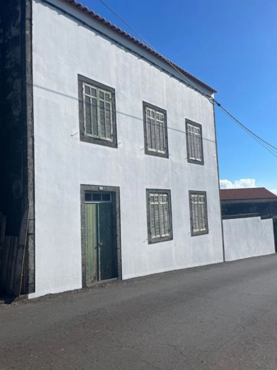 Moradia T5 para Venda em São Roque do Pico