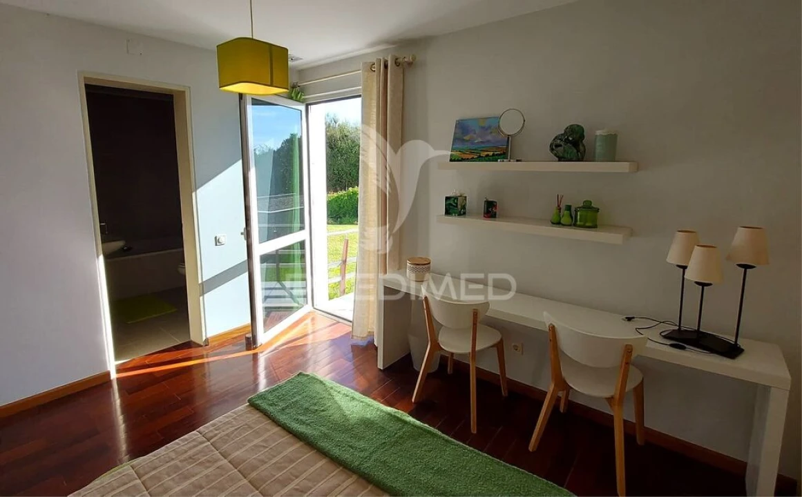 Moradia T4 para Venda em Moçarria Foto 12