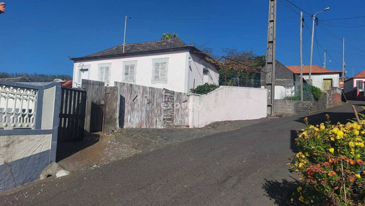 Moradia T2 para Venda em Fajã da Ovelha Foto 5