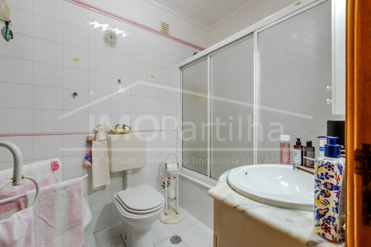 Apartamento T1 para Venda em Massamá e Monte Abraão Foto 12