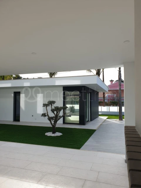 Moradia T5 para Venda em Corroios