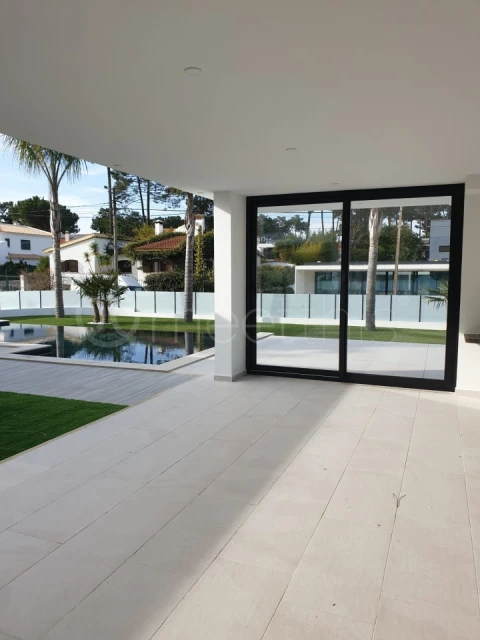 Moradia T5 para Venda em Corroios