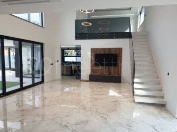 Moradia T5 para Venda em Corroios