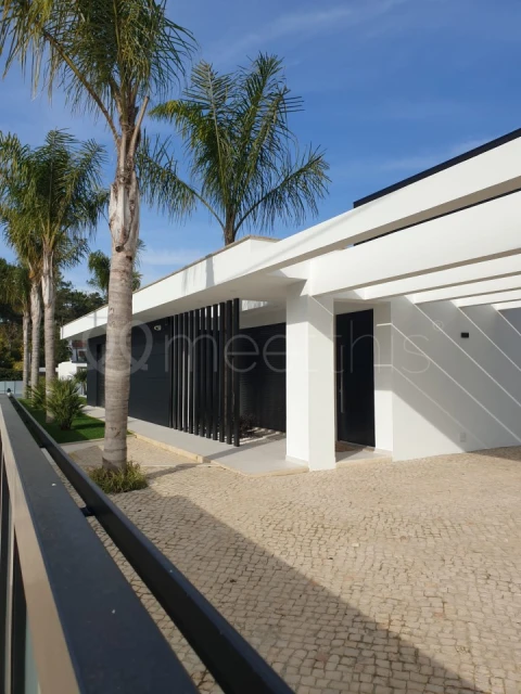 Moradia T5 para Venda em Corroios