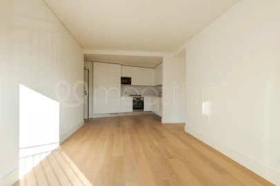Apartamento T1 para Venda em Oeiras e São Julião da Barra, Paço de Arcos e Caxias