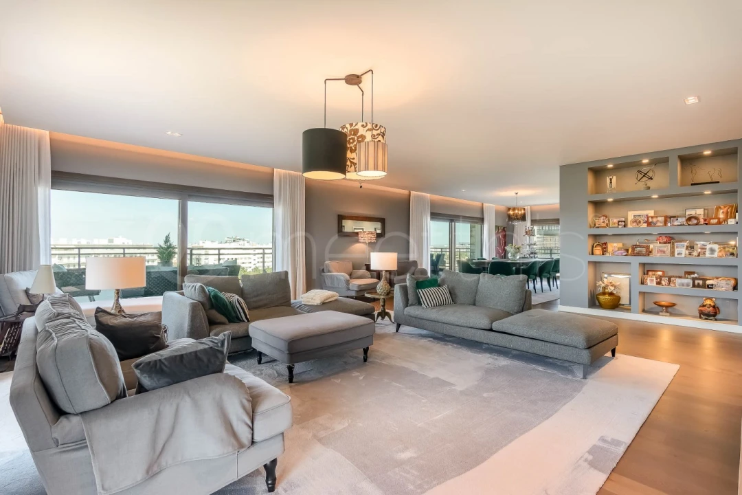 Apartamento T7 para Venda em Parque das Nações Foto 3