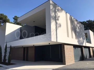 Moradia T6 para Venda em Charneca de Caparica e Sobreda