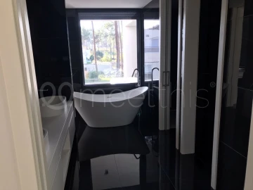 Moradia T6 para Venda em Charneca de Caparica e Sobreda