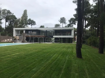 Moradia T6 para Venda em Charneca de Caparica e Sobreda