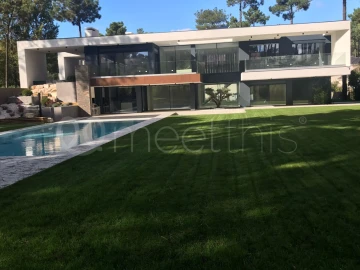 Moradia T6 para Venda em Charneca de Caparica e Sobreda