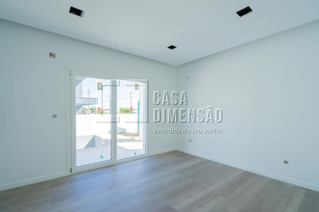 Moradia T4 para Venda em Charneca de Caparica e Sobreda Foto 25