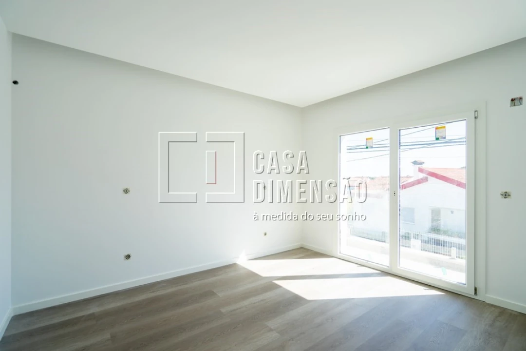 Moradia T4 para Venda em Charneca de Caparica e Sobreda Foto 33