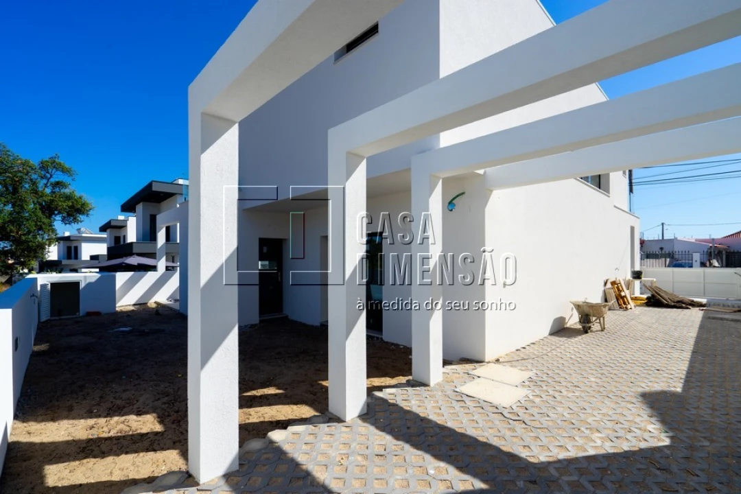 Moradia T4 para Venda em Charneca de Caparica e Sobreda Foto 64