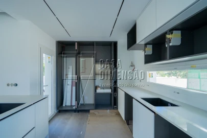 Moradia T4 para Venda em Charneca de Caparica e Sobreda