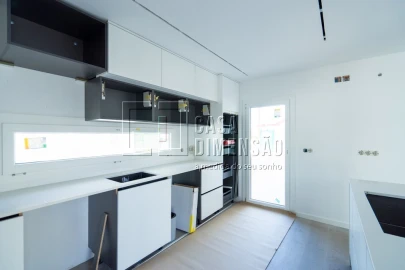 Moradia T4 para Venda em Charneca de Caparica e Sobreda