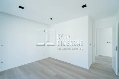 Moradia T4 para Venda em Charneca de Caparica e Sobreda