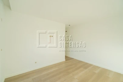 Moradia T4 para Venda em Charneca de Caparica e Sobreda
