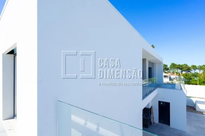 Moradia T4 para Venda em Charneca de Caparica e Sobreda