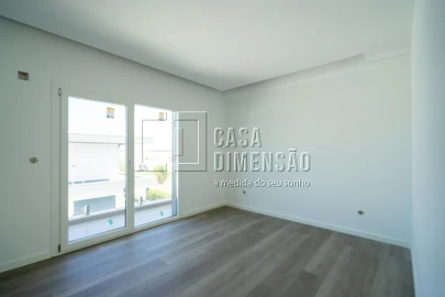 Moradia T4 para Venda em Charneca de Caparica e Sobreda