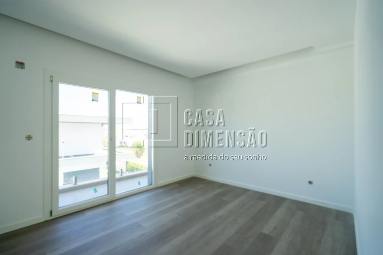 Moradia T4 para Venda em Charneca de Caparica e Sobreda Foto 48