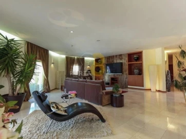 Moradia T5 para Venda em Requeixo, Nossa Senhora de Fátima e Nariz