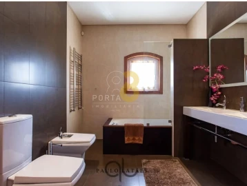 Moradia T5 para Venda em Requeixo, Nossa Senhora de Fátima e Nariz