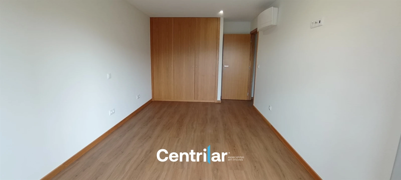 Apartamento T0 para Venda em Viseu Foto 4