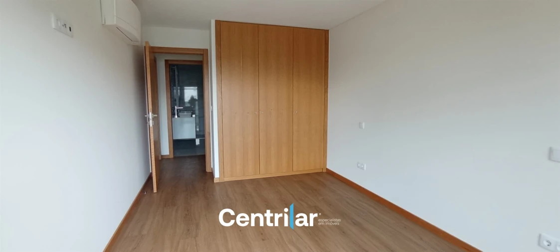 Apartamento T0 para Venda em Viseu Foto 6