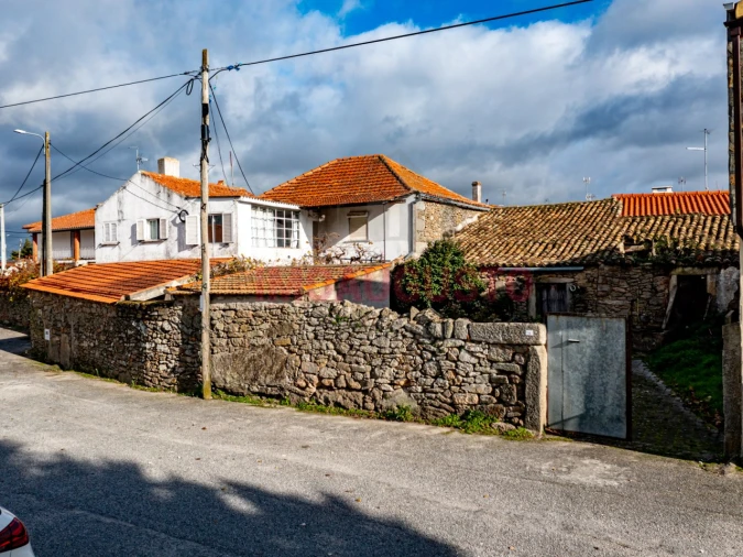 Moradia T4 para Venda em São Pedro de Rio Seco Foto 1