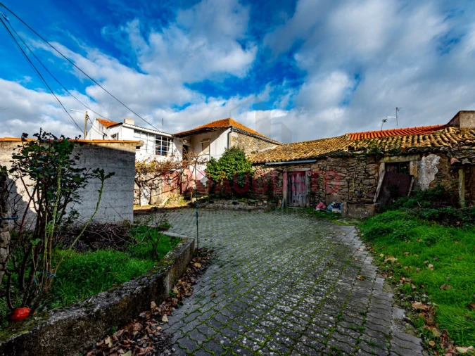 Moradia T4 para Venda em São Pedro de Rio Seco Foto 2