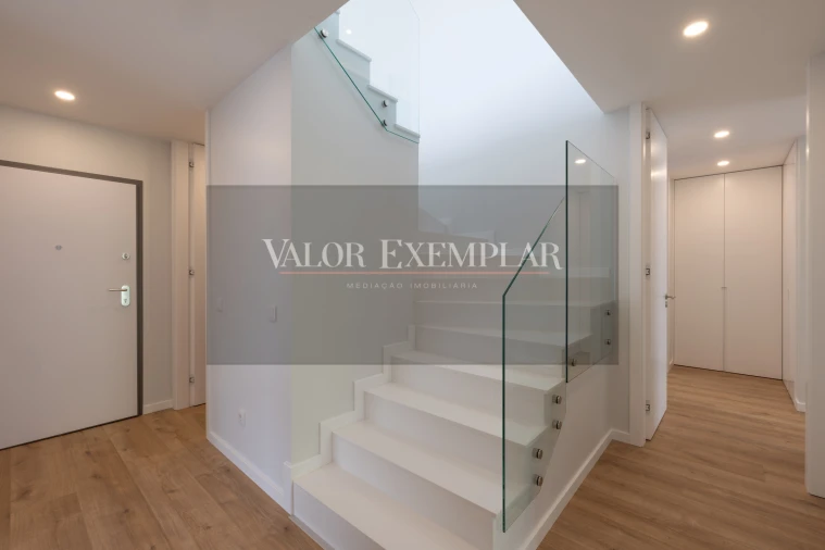 Apartamento T4 para Venda em Alcochete Foto 13