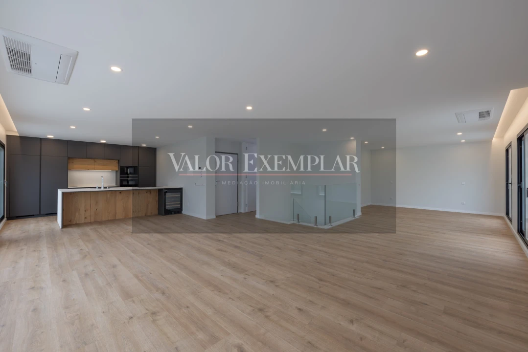 Apartamento T4 para Venda em Alcochete Foto 1