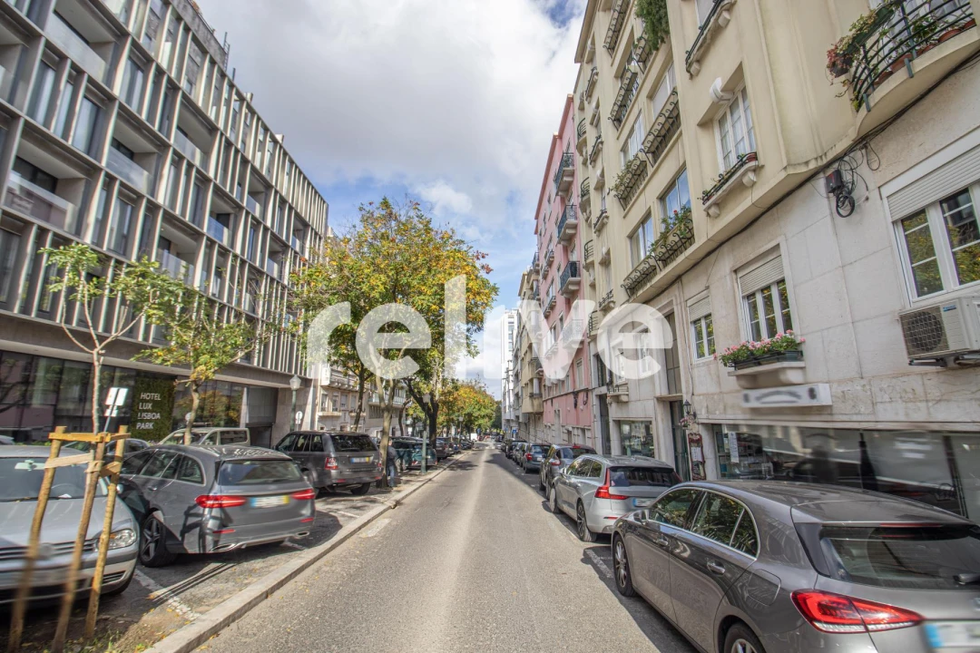 Loja para Arrendamento em Avenidas Novas Foto 18