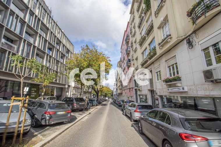 Loja para Arrendamento em Avenidas Novas Foto 18