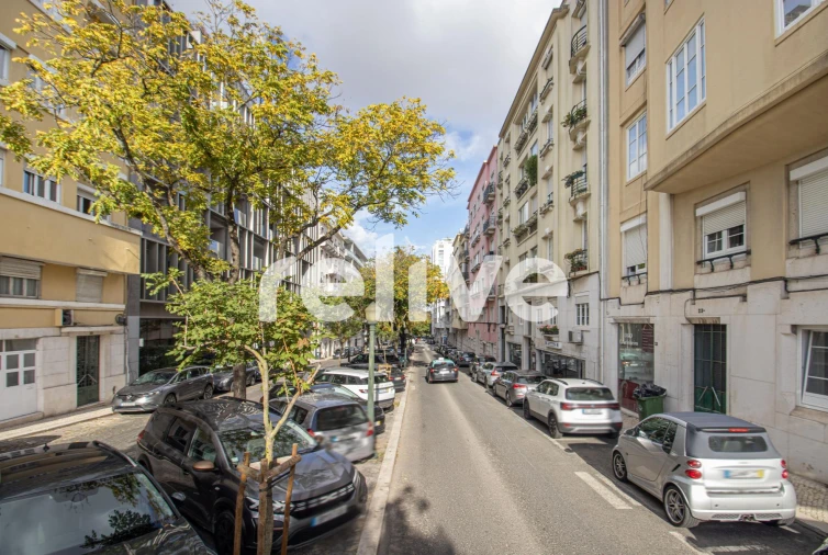 Loja para Arrendamento em Avenidas Novas Foto 16