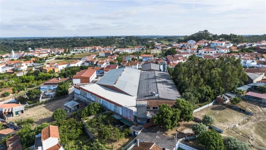 Armazém para Venda em Juncal Foto 9