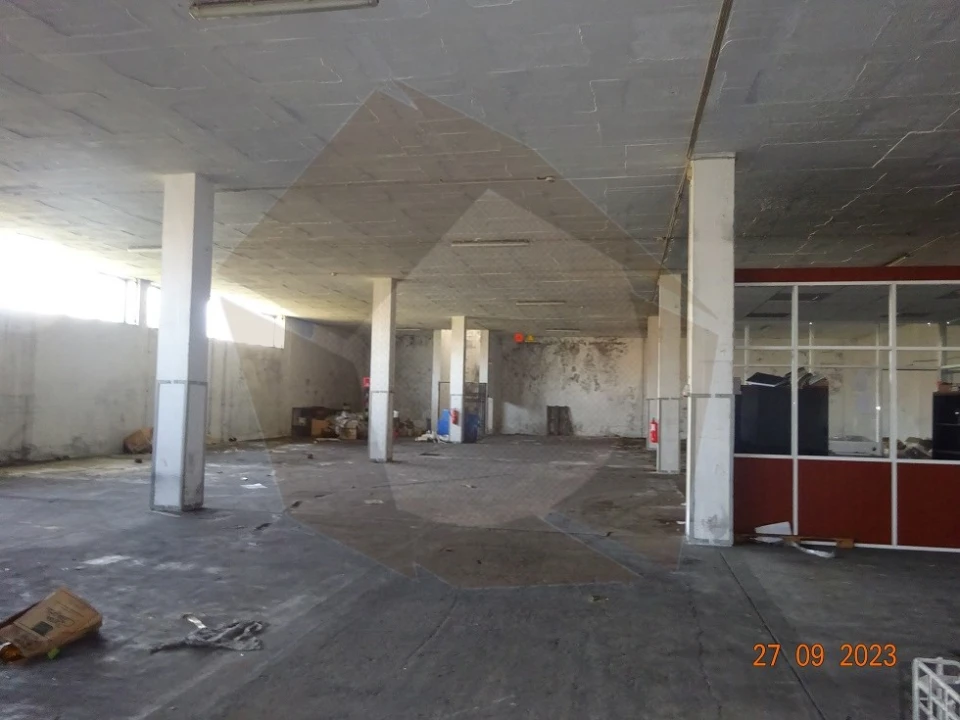 Armazém para Arrendamento em Ramalde Foto 3